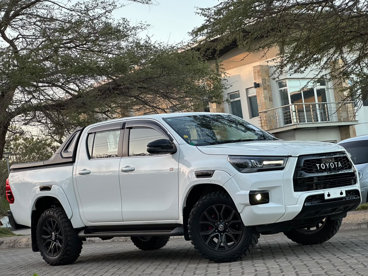 TOYOTA HILUX DOUBLE CABIN GR SPORT EDITION